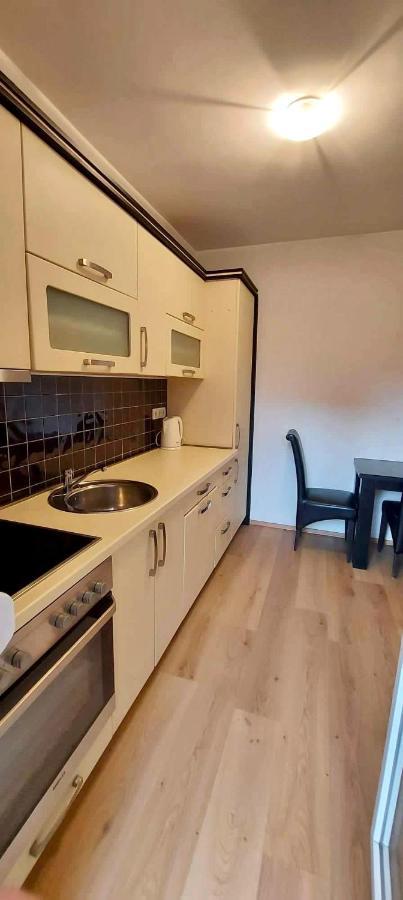 Bright & Lovely Apartment In The City Center Pristina Exterior foto