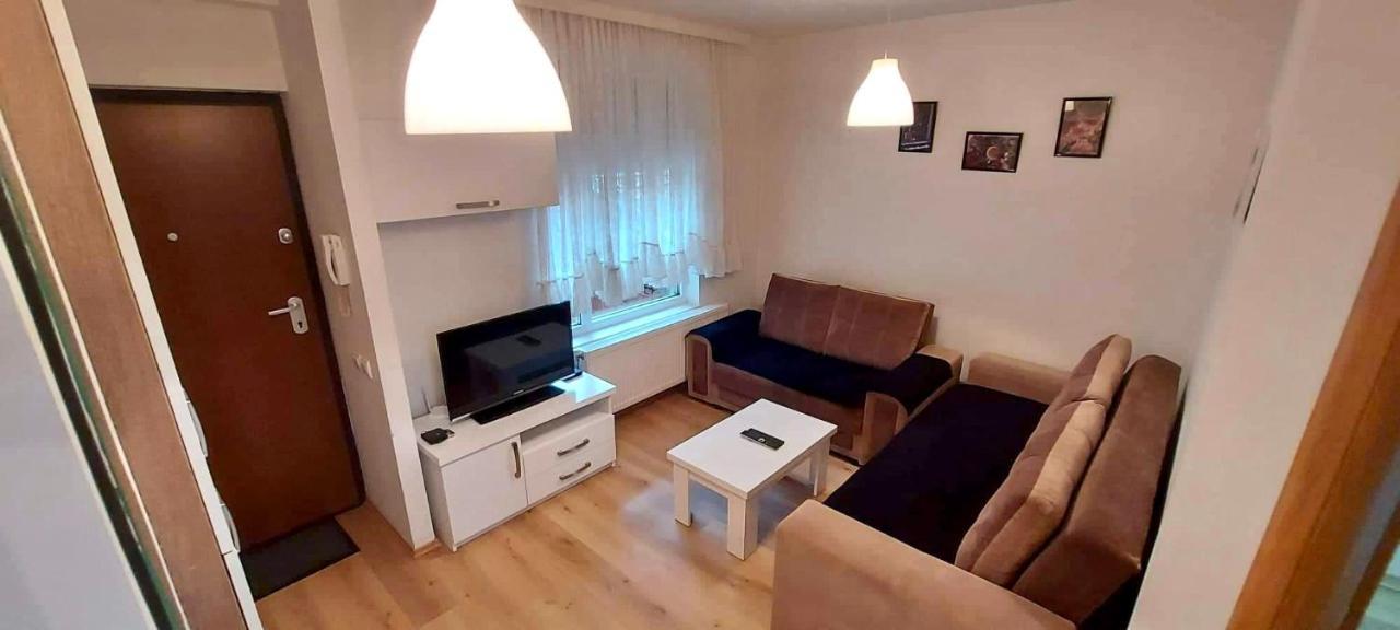 Bright & Lovely Apartment In The City Center Pristina Exterior foto