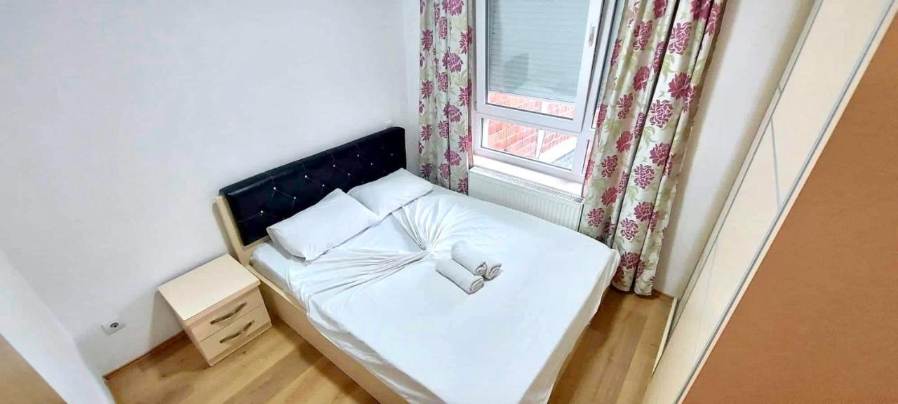 Bright & Lovely Apartment In The City Center Pristina Exterior foto